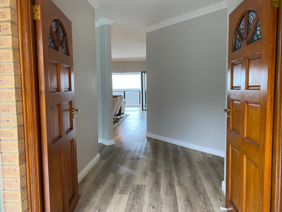 4 Bedroom Property for Sale in Die Wingerd Western Cape